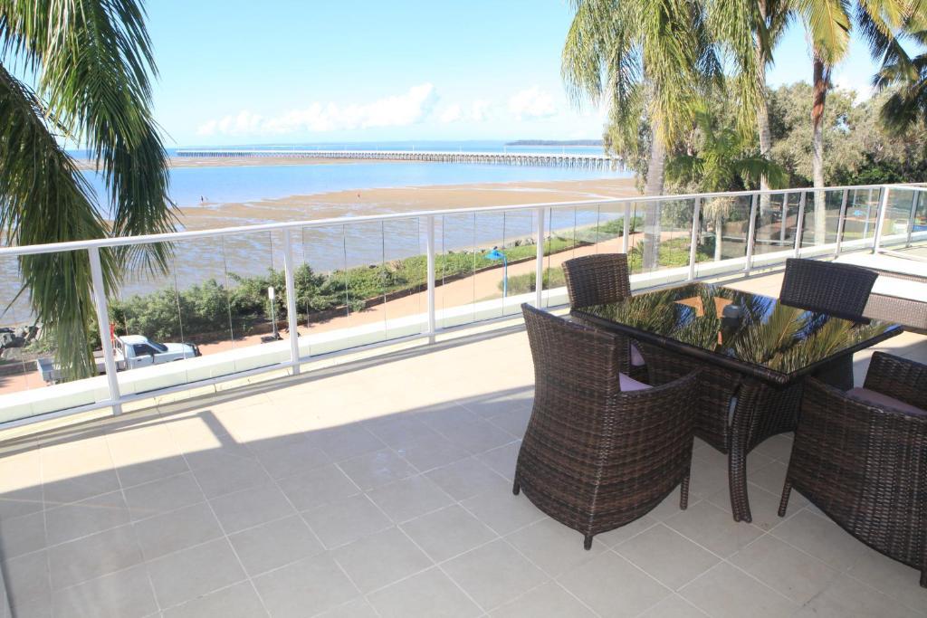 Pier Resort Urangan Ngoại thất bức ảnh