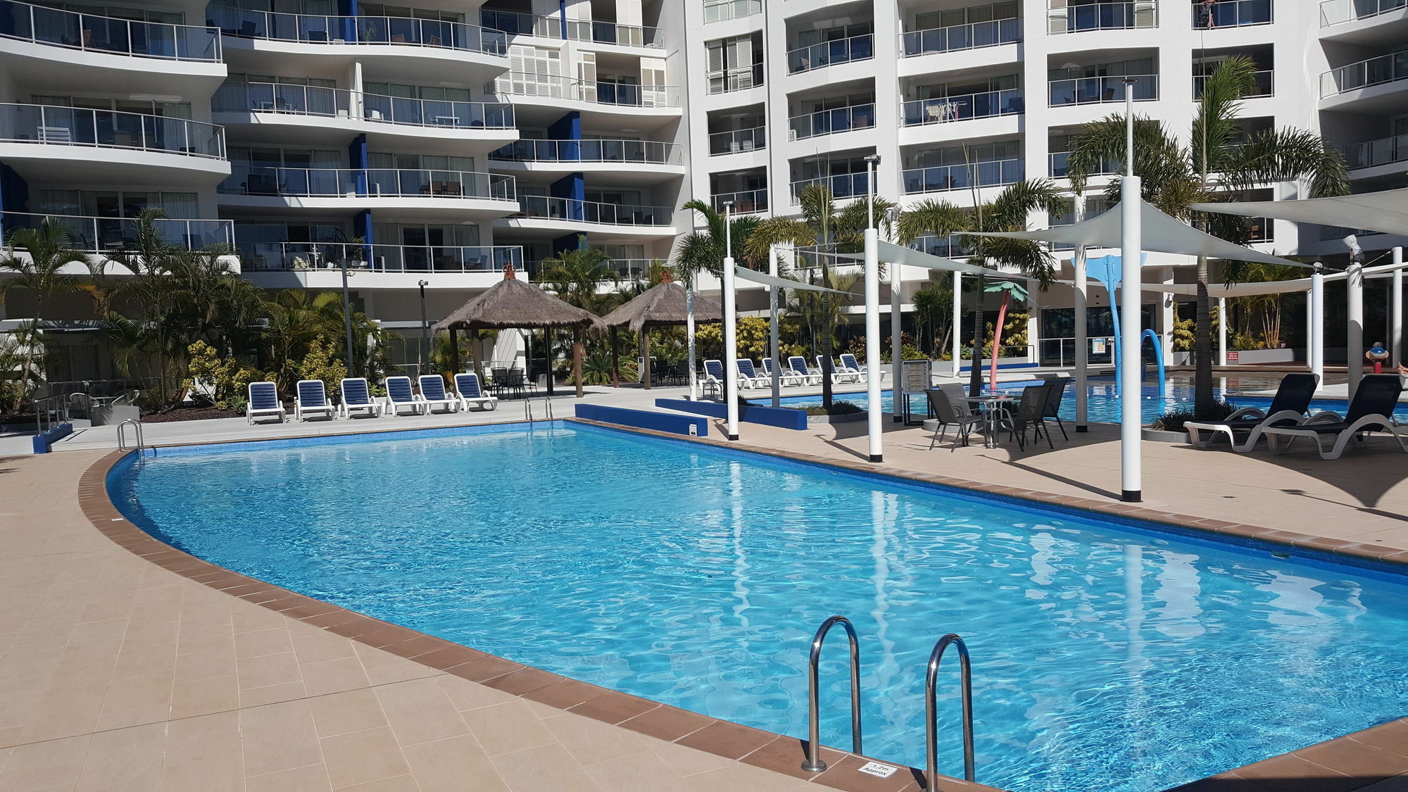 Pier Resort Urangan Ngoại thất bức ảnh
