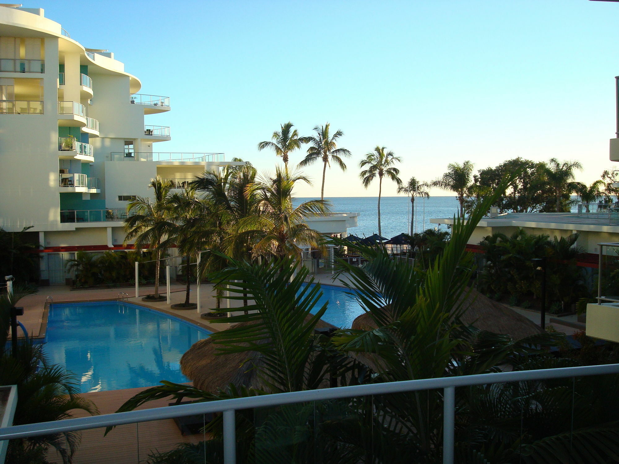 Pier Resort Urangan Ngoại thất bức ảnh