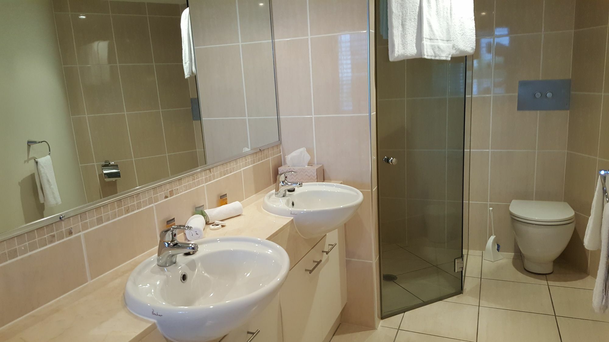 Pier Resort Urangan Ngoại thất bức ảnh
