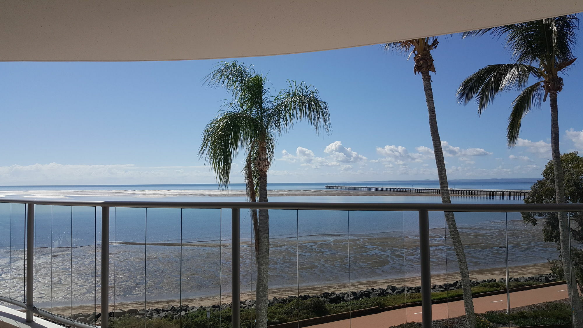 Pier Resort Urangan Ngoại thất bức ảnh